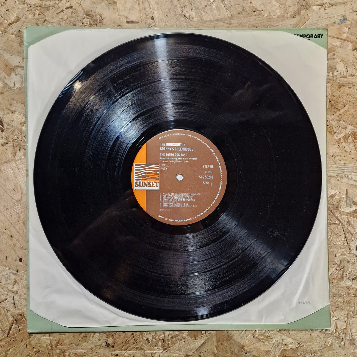 Bonzo Dog Band – The Doughnut In Granny's Greenhouse