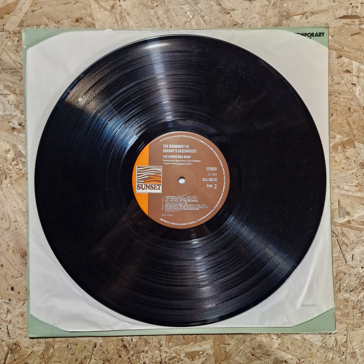 Bonzo Dog Band – The Doughnut In Granny's Greenhouse