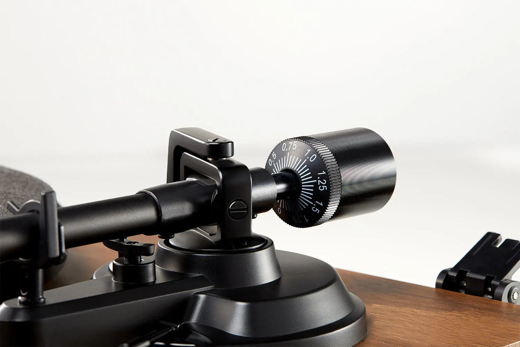 Angels Horn - Turntable + Bookshelf Speakers