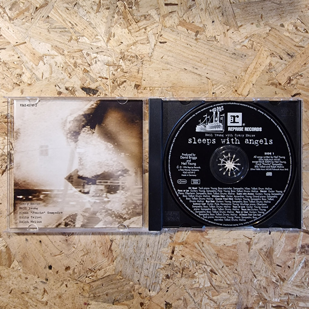 Neil Young And Crazy Horse – Sleeps With Angels