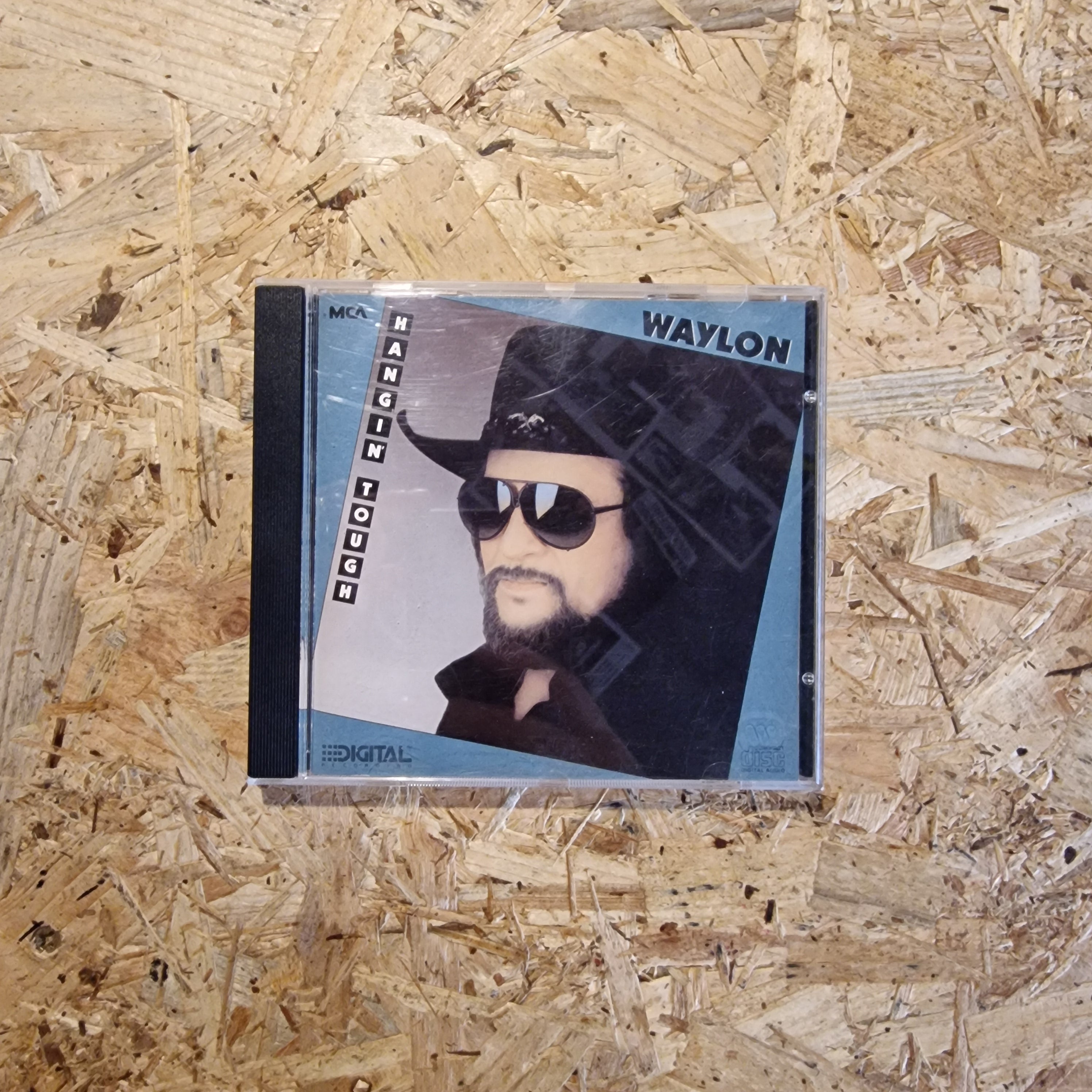 Waylon Jennings – Hangin Tough