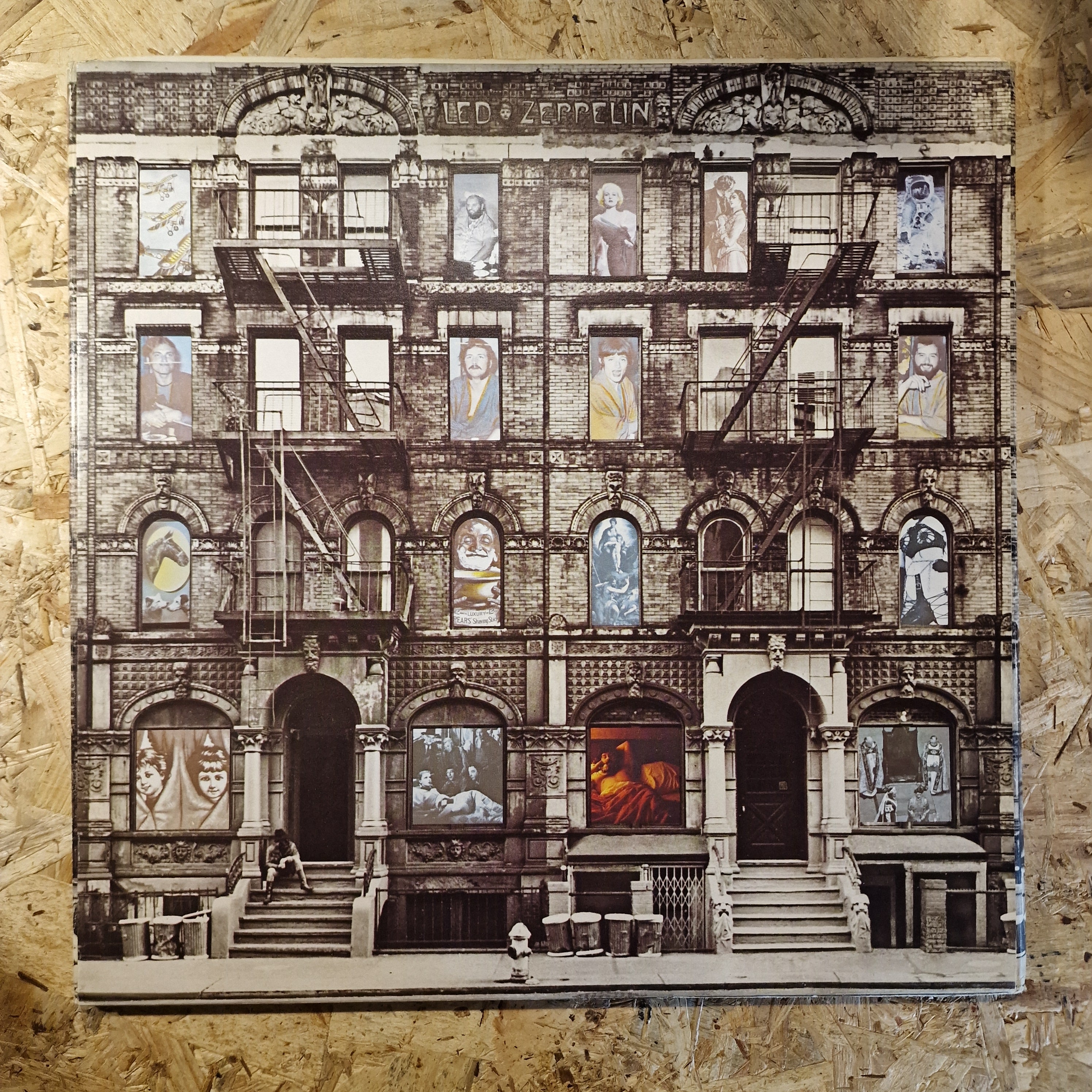 Led Zeppelin – Physical Graffiti