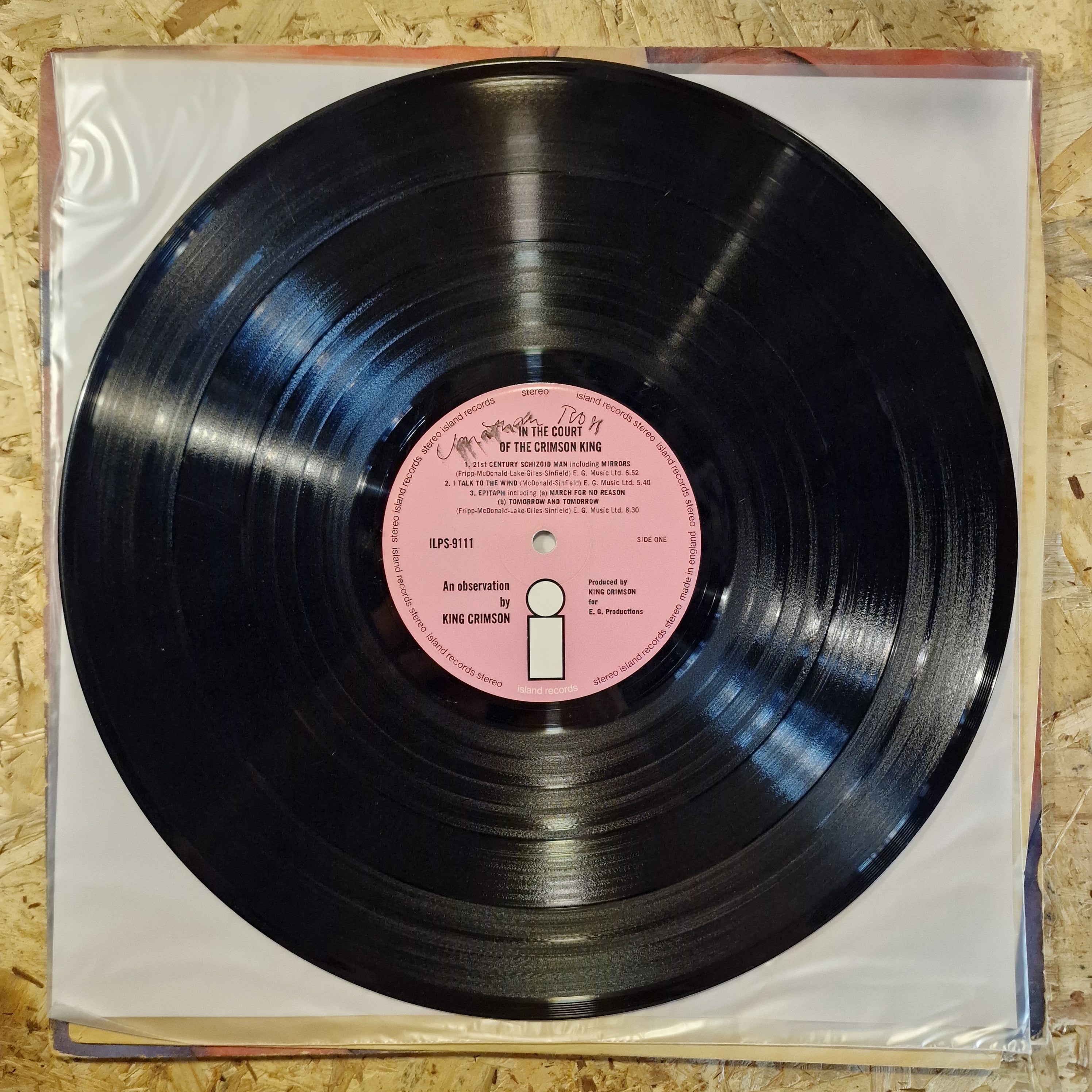 King Crimson – In The Court Of The Crimson King (An Observation By King Crimson)