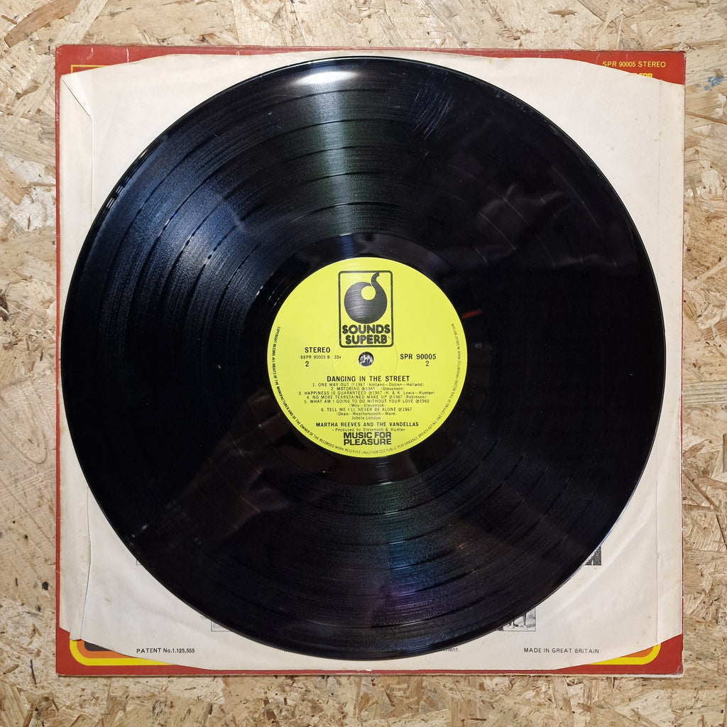 Martha Reeves & The Vandellas – Dancing In The Street