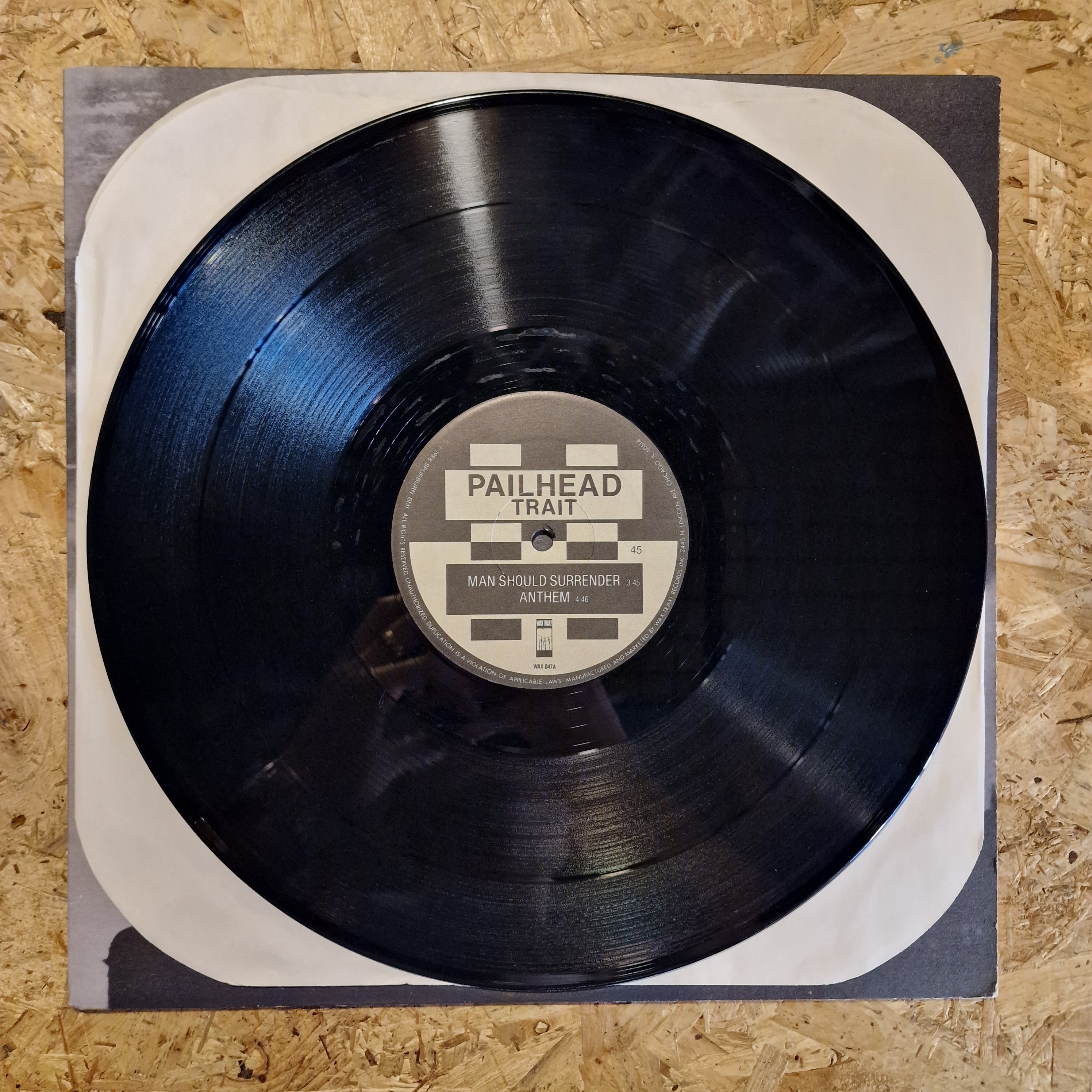Pailhead – Trait