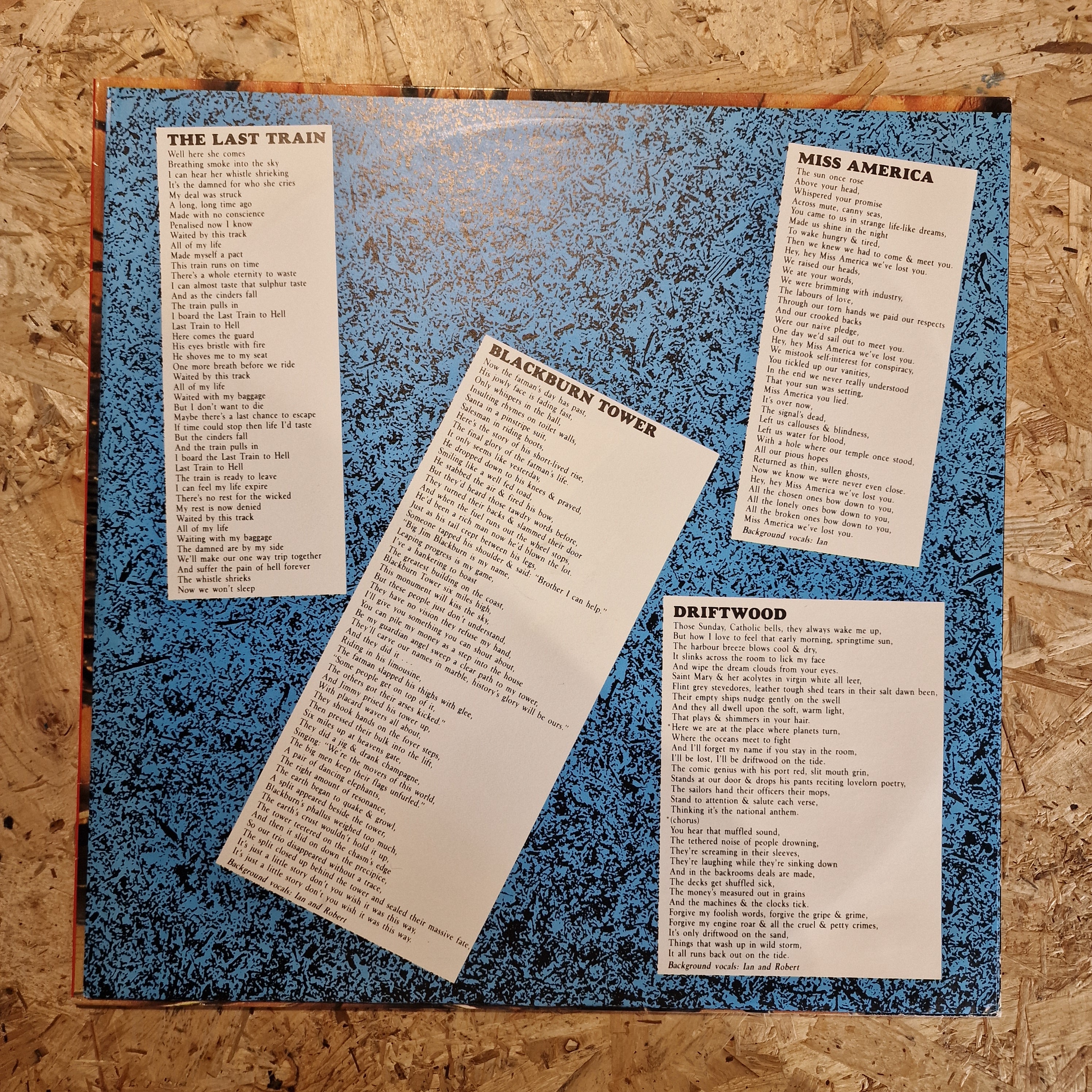 Porcelain Bus – Fragile