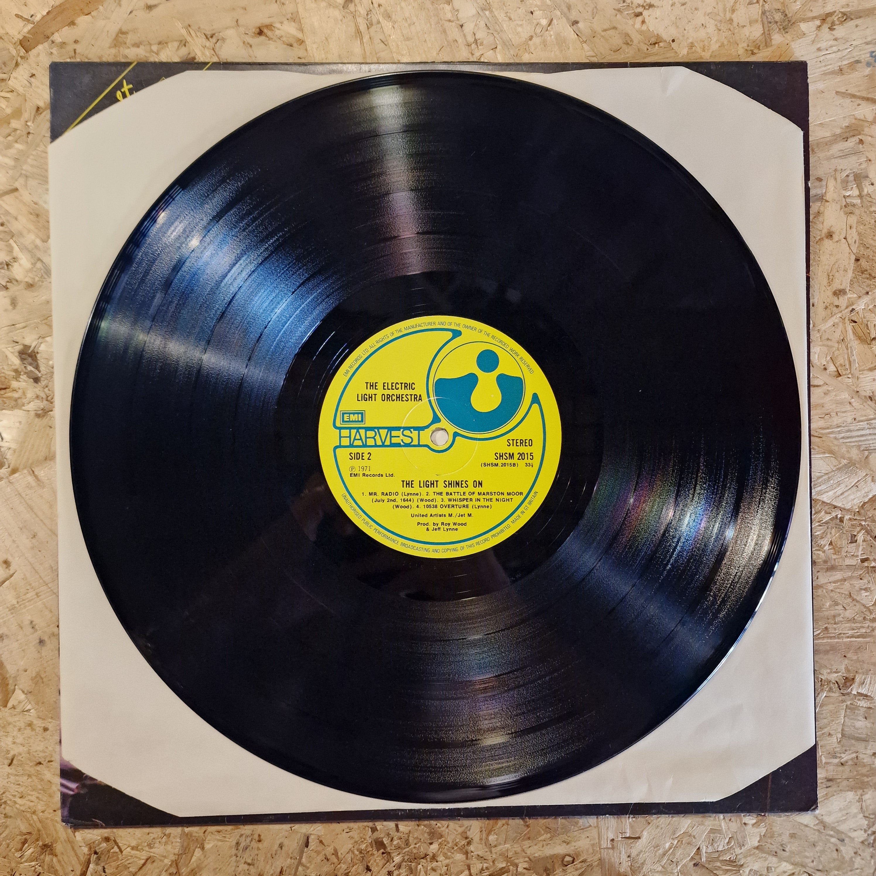 Electric Light Orchestra – The Light Shines On