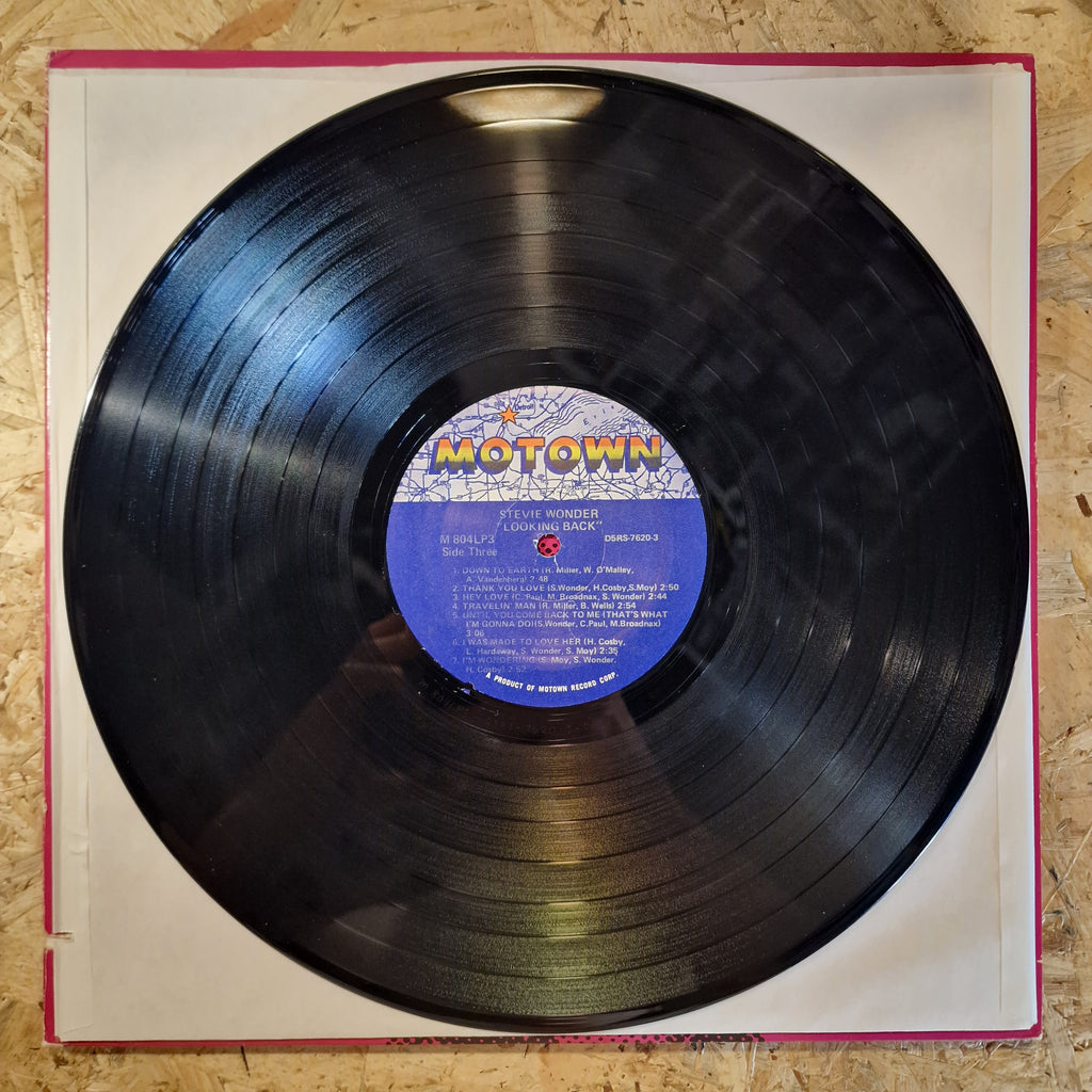 Stevie Wonder – Looking Back