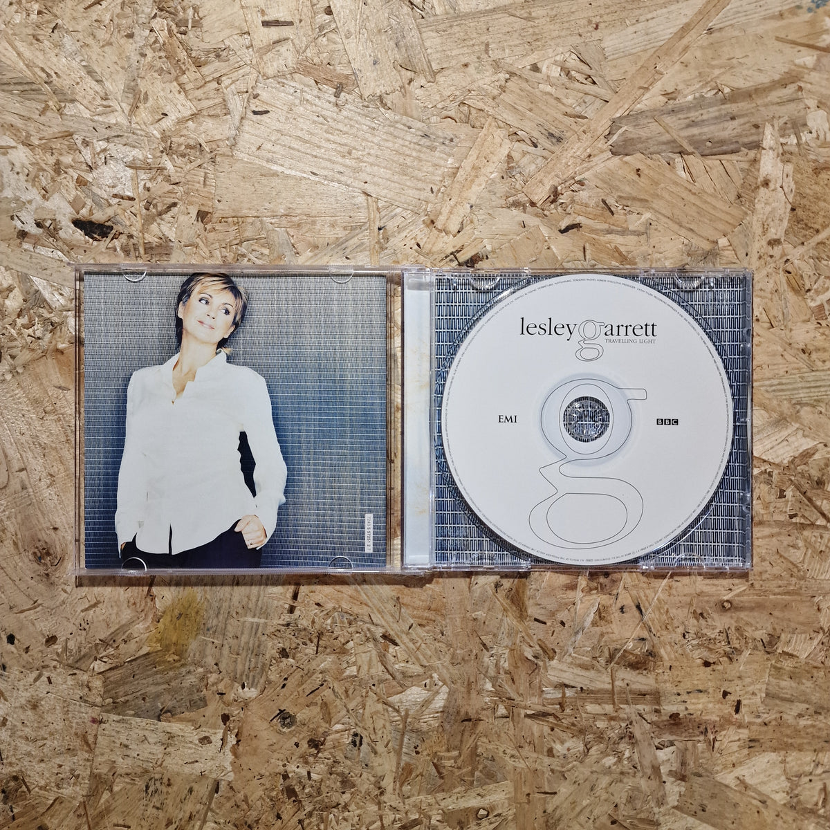 Lesley Garrett – Travelling Light