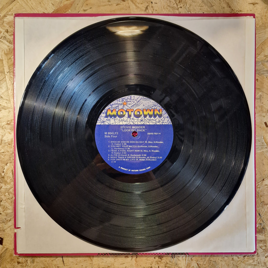 Stevie Wonder – Looking Back
