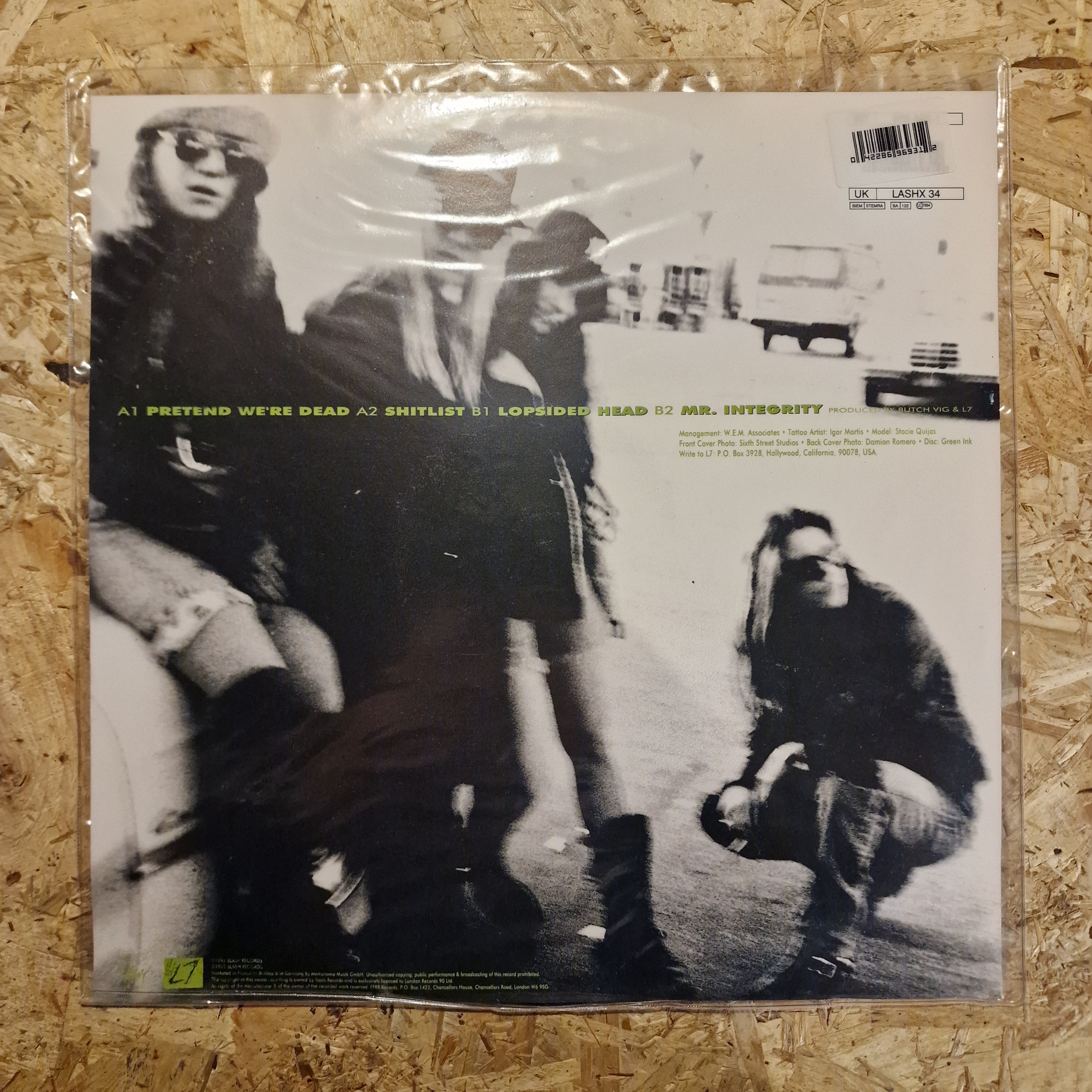 L7 – Pretend We're Dead