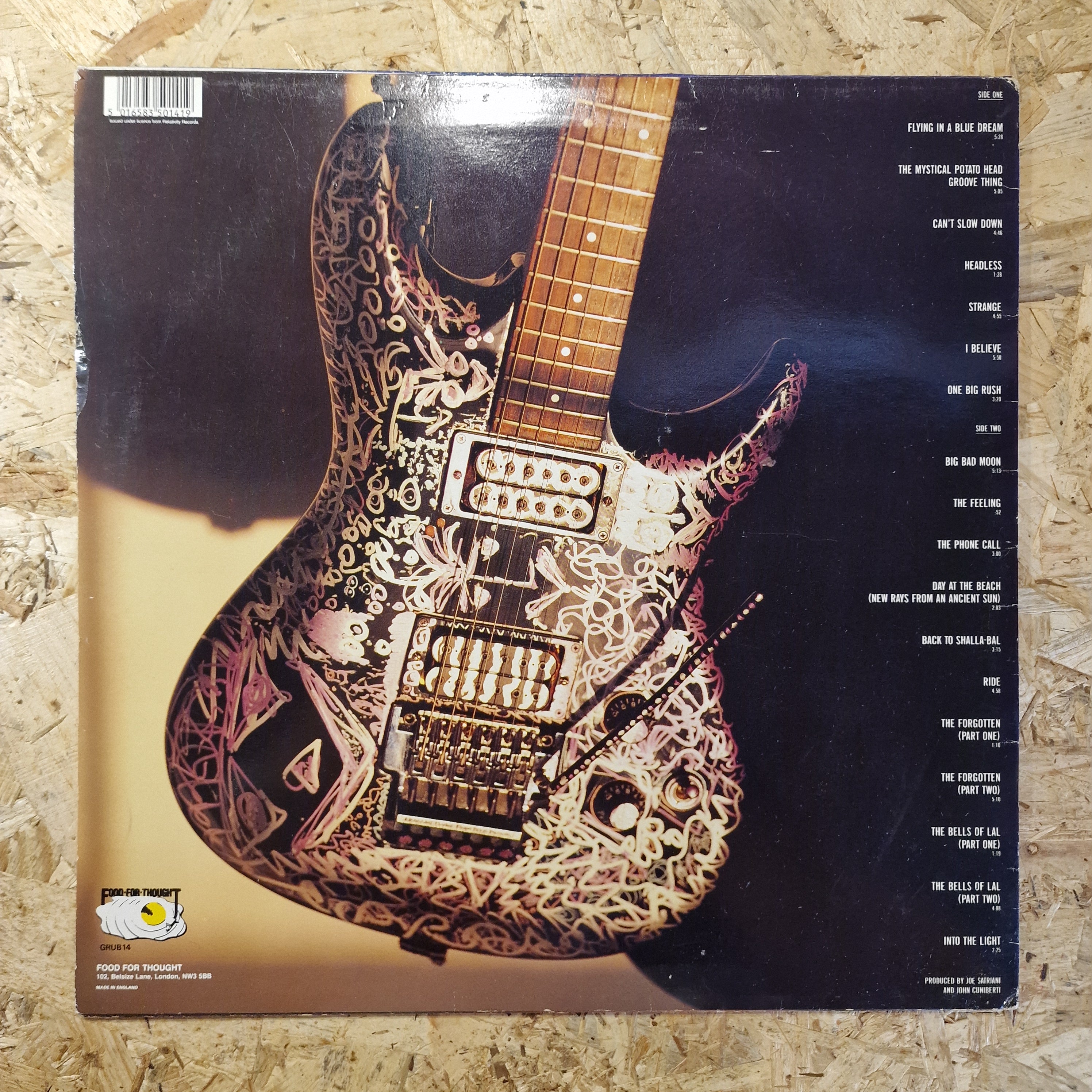 Joe Satriani – Flying In A Blue Dream