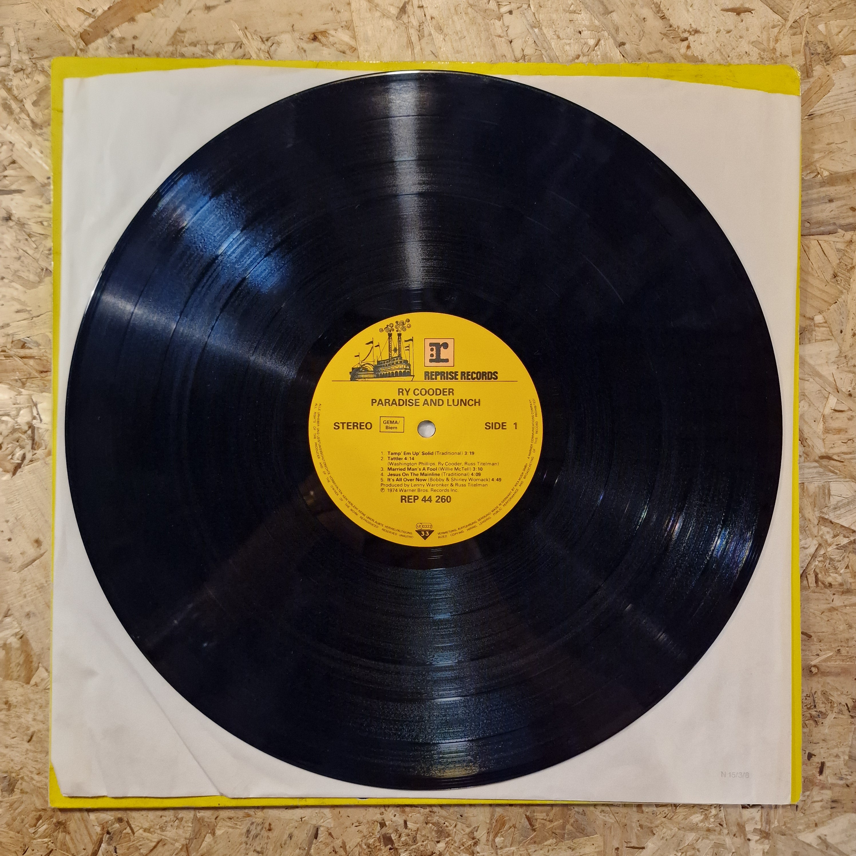 Ry Cooder – Paradise And Lunch