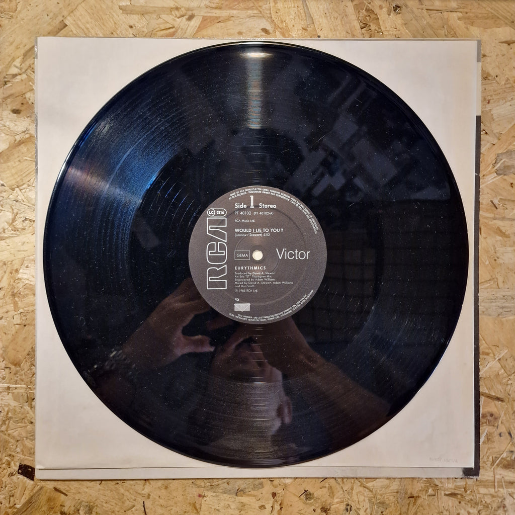 Eurythmics – Would I Lie To You?