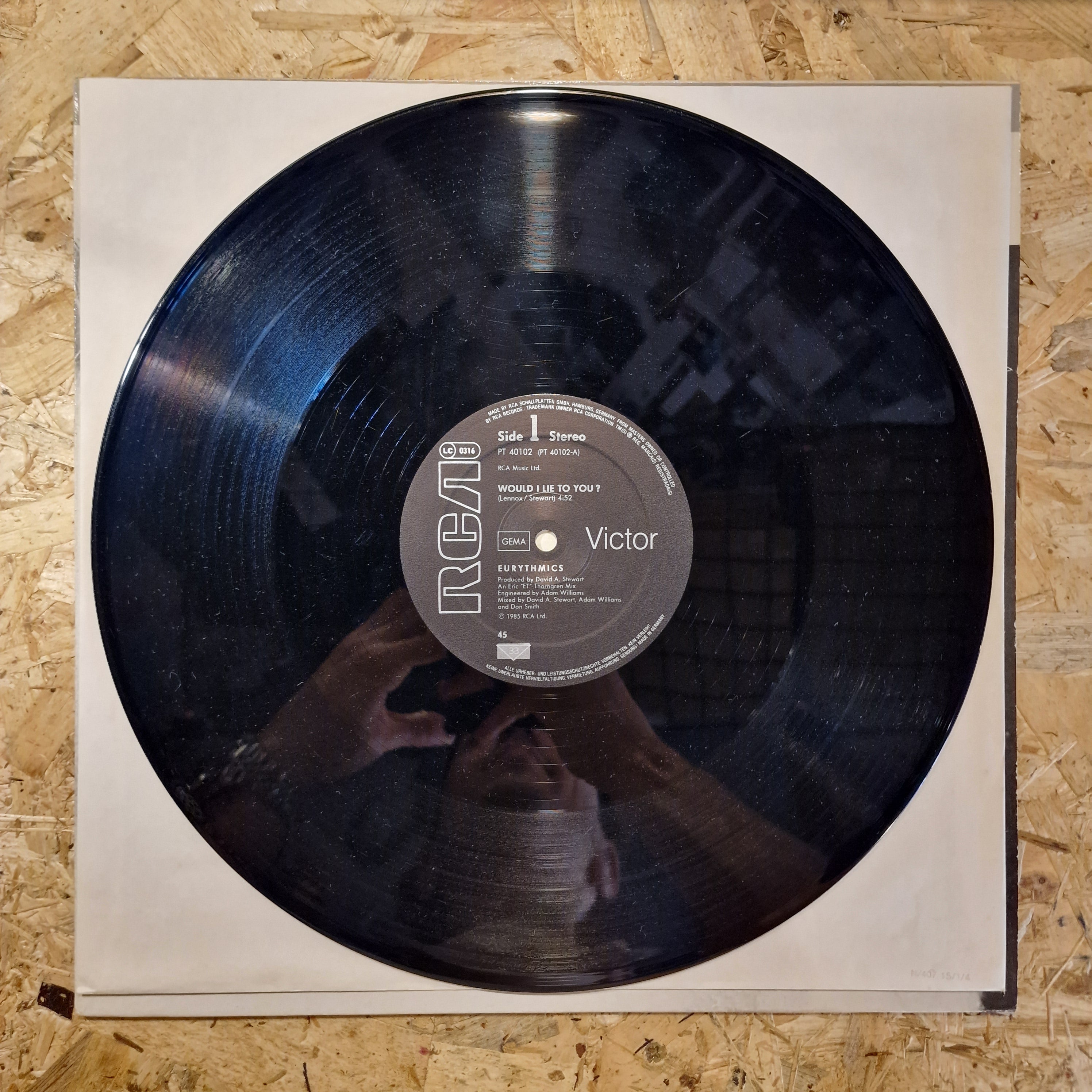 Eurythmics – Would I Lie To You?