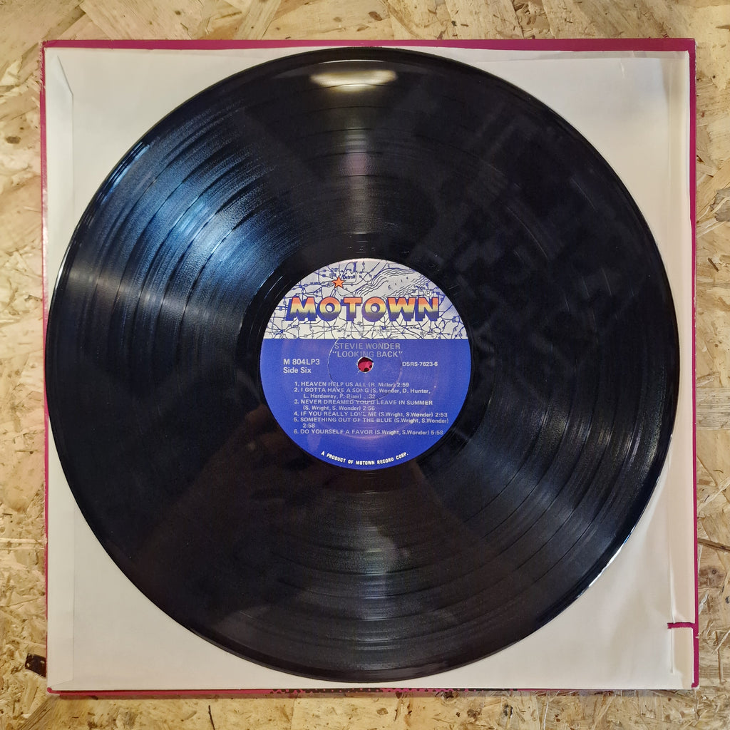 Stevie Wonder – Looking Back