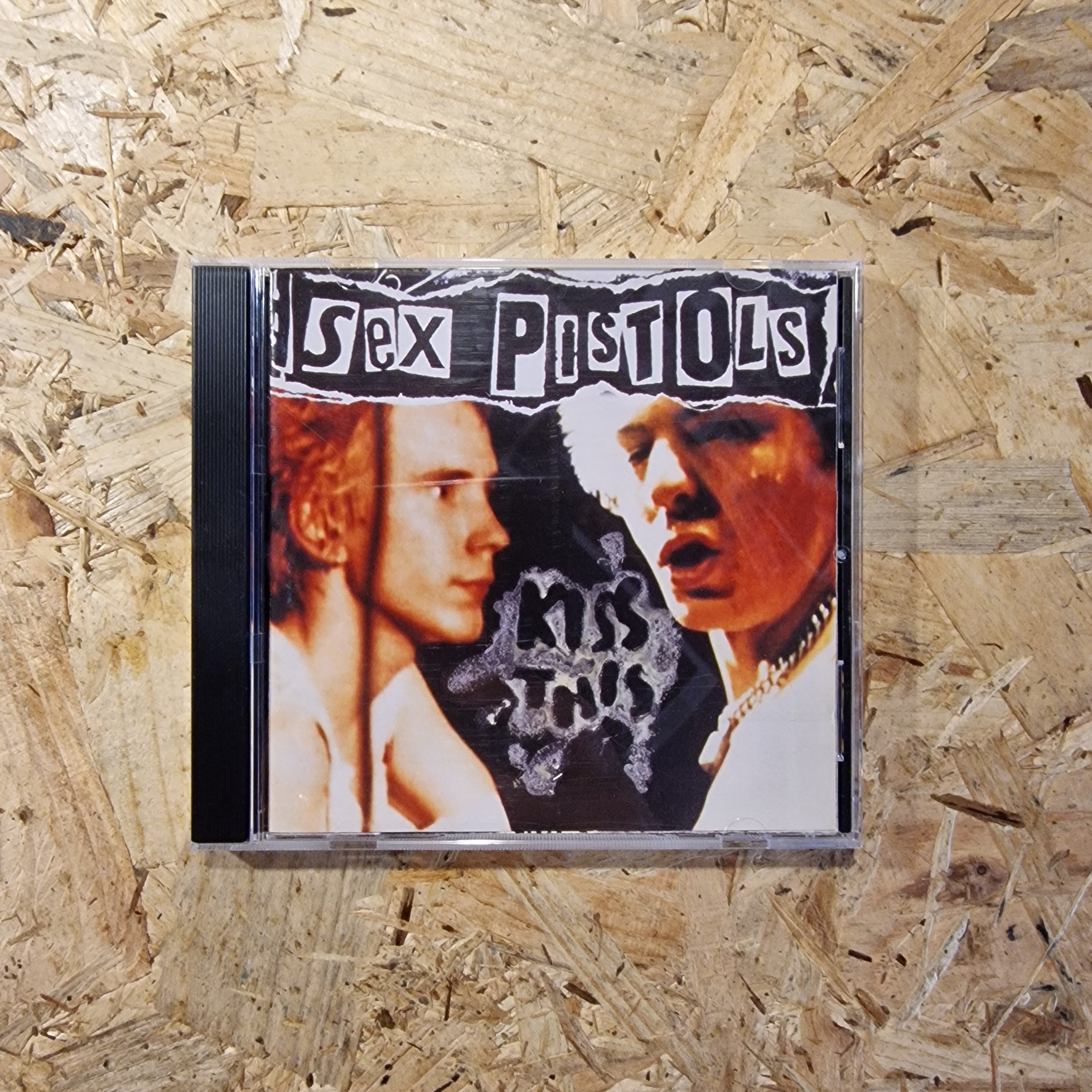 Sex Pistols – Kiss This