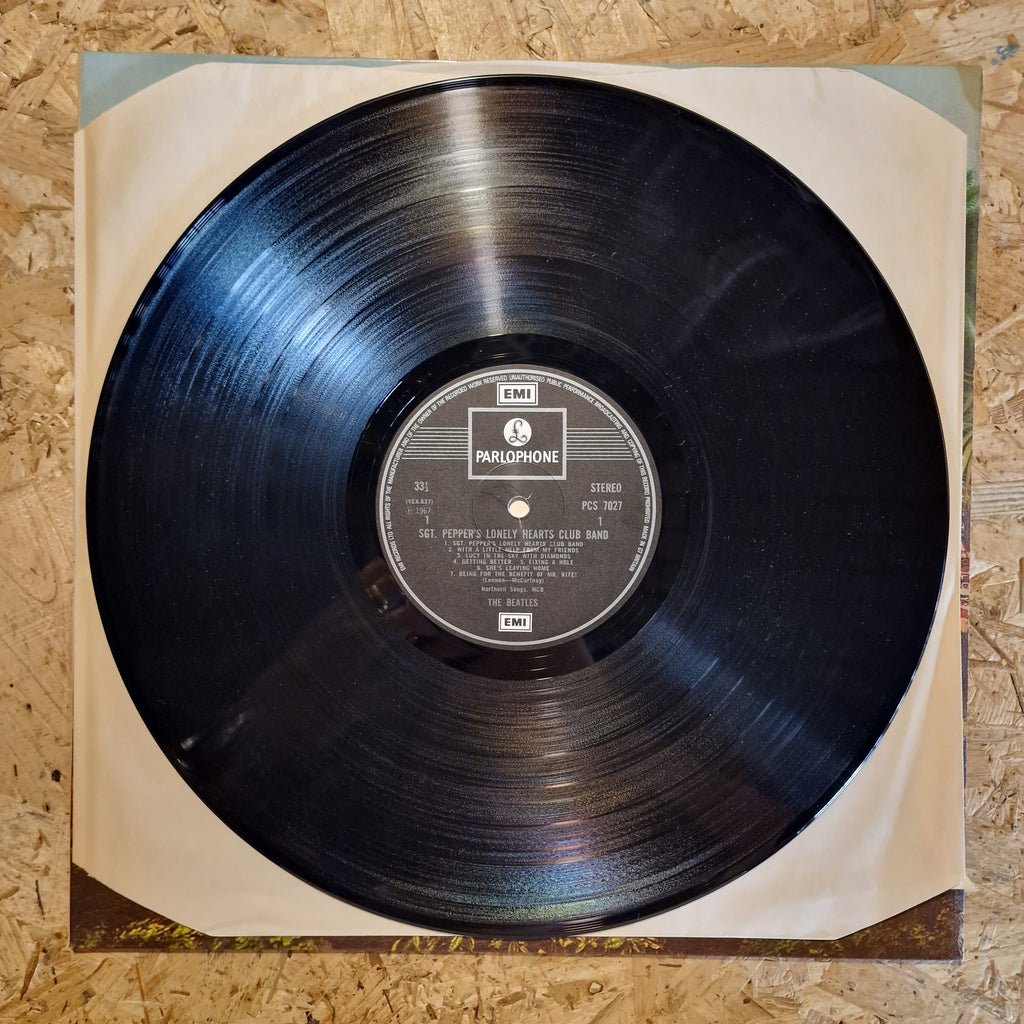 The Beatles – Sgt. Pepper's Lonely Hearts Club Band (1975 UK Reissue)
