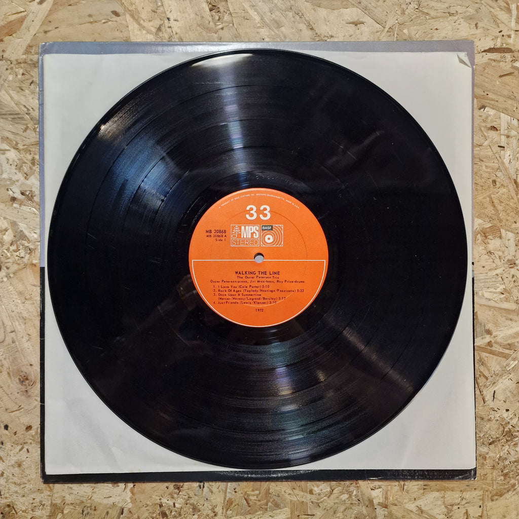 The Oscar Peterson Trio – Walking The Line