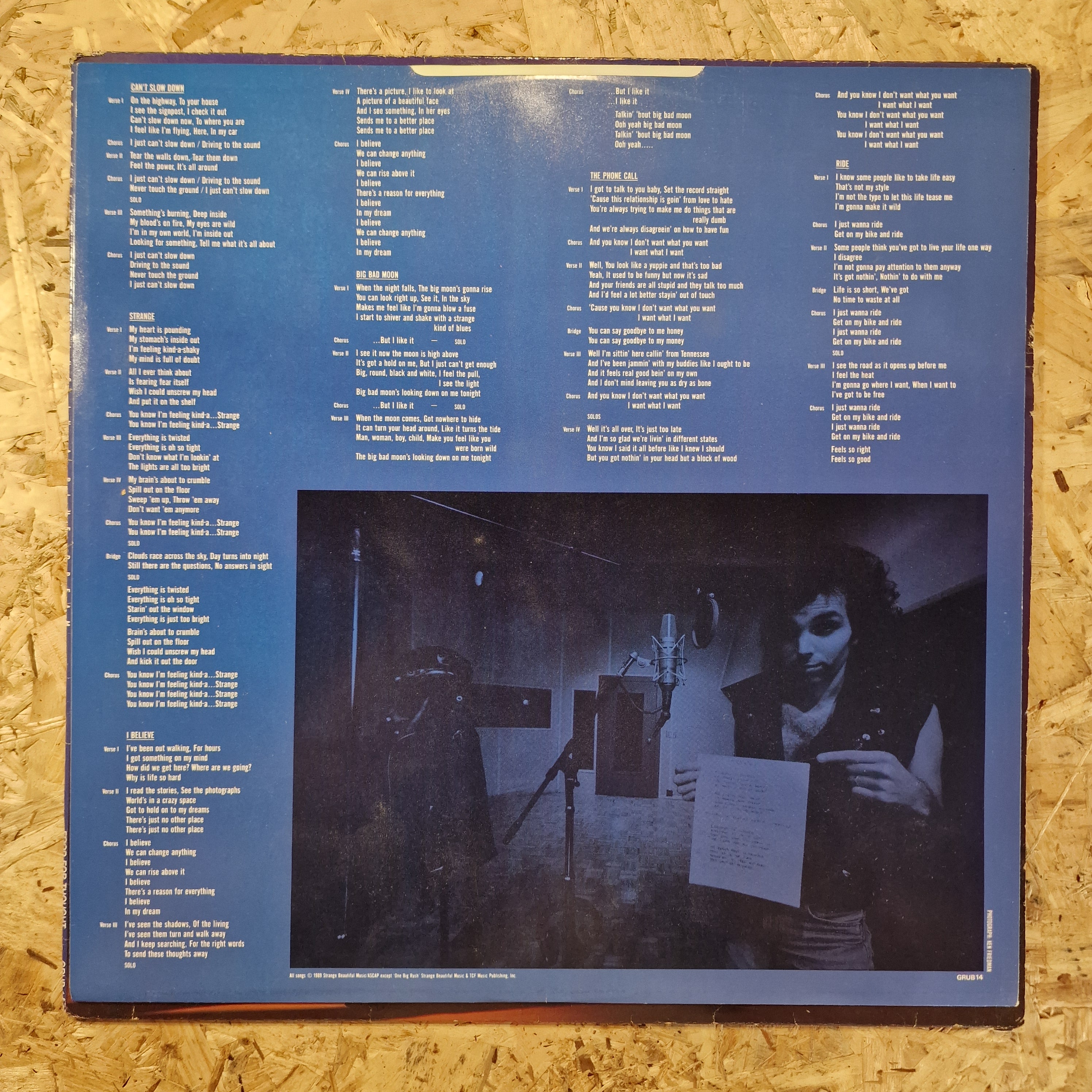 Joe Satriani – Flying In A Blue Dream
