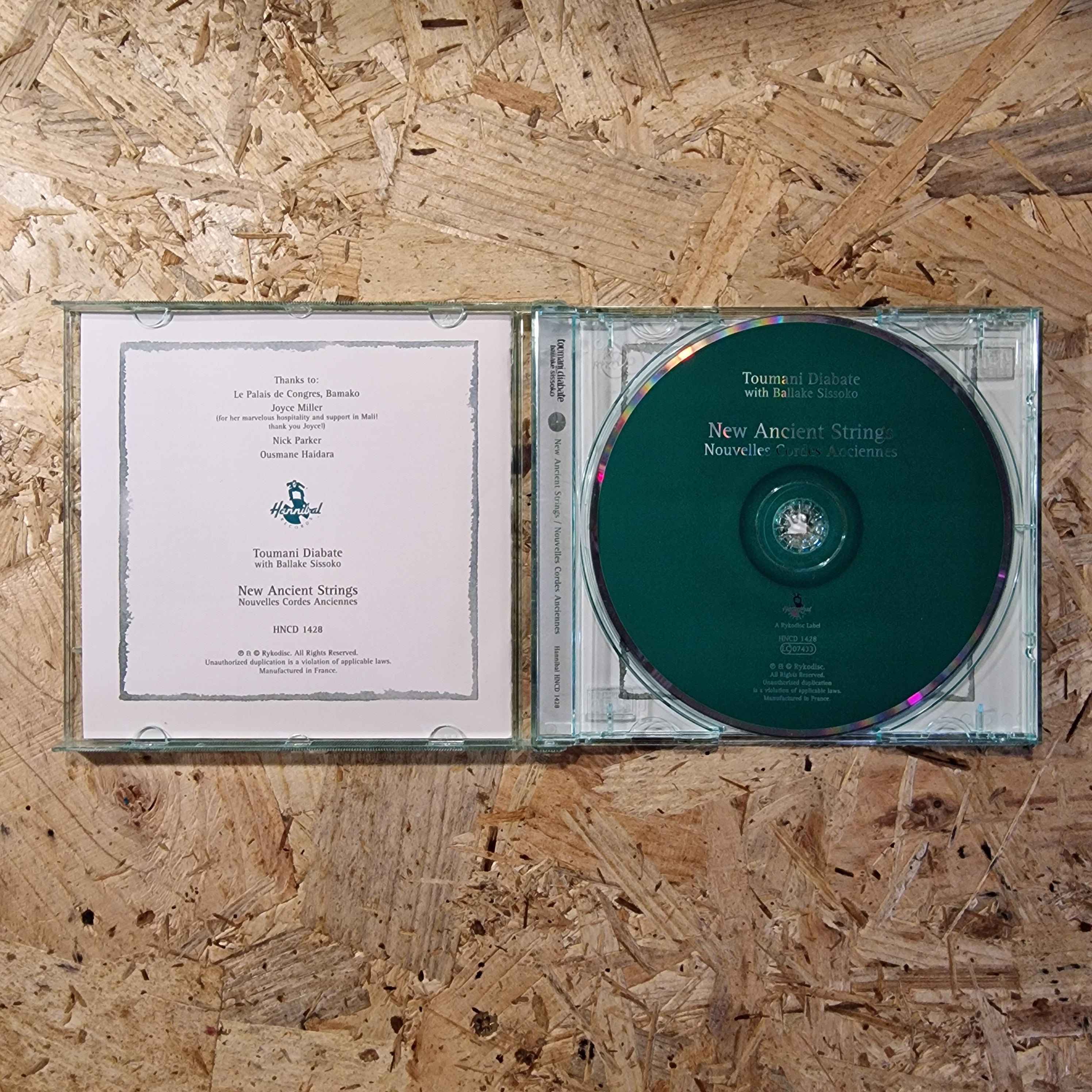 Toumani Diabate With Ballake Sissoko – New Ancient Strings / Nouvelles Cordes Anciennes