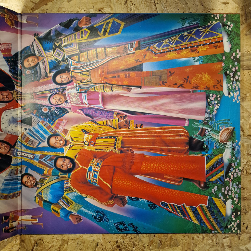 Earth, Wind & Fire – I Am