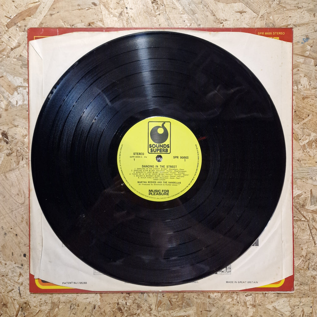 Martha Reeves & The Vandellas – Dancing In The Street