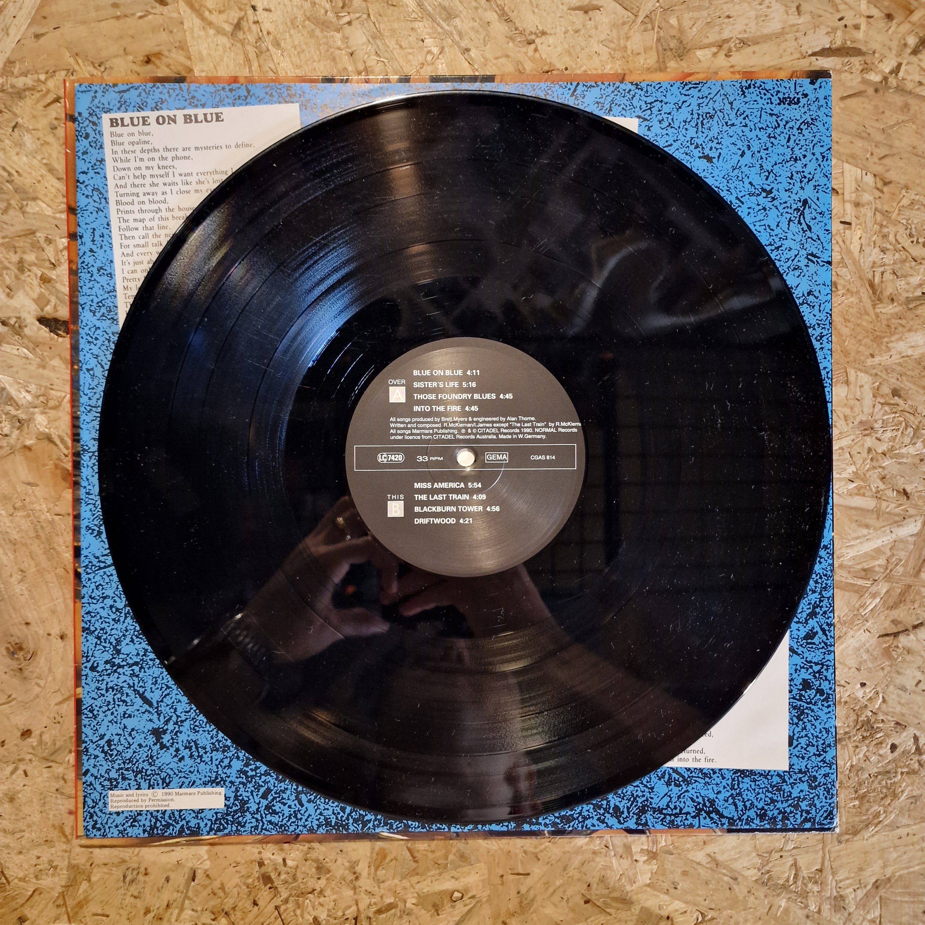 Porcelain Bus – Fragile