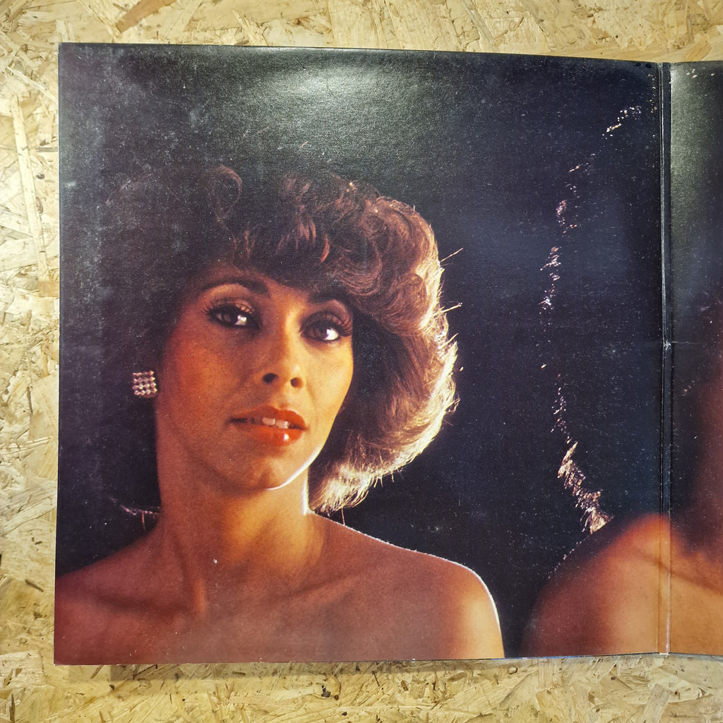 The Three Degrees – New Dimensions