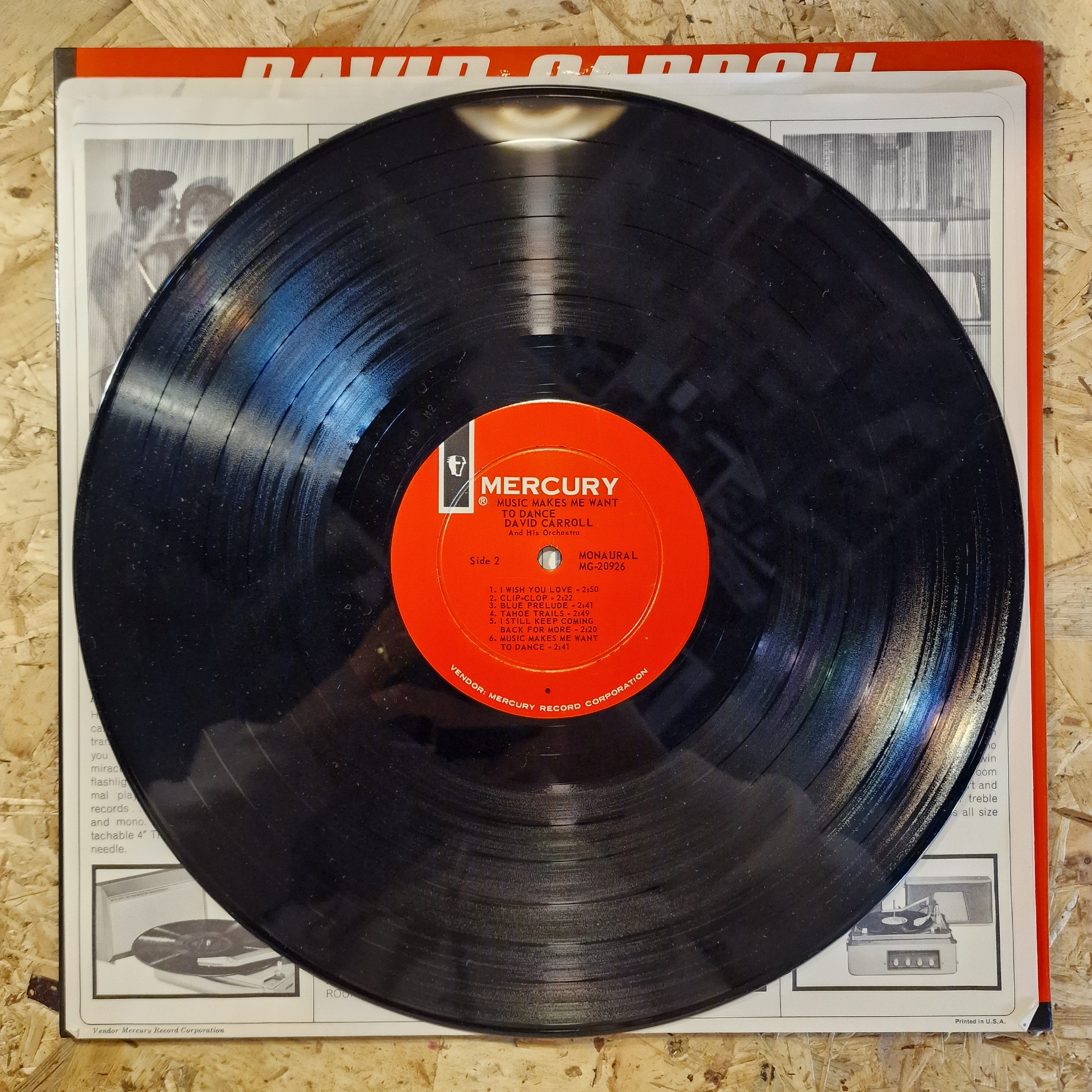 David Carroll And His Orchestra – Music Makes Me Want To Dance