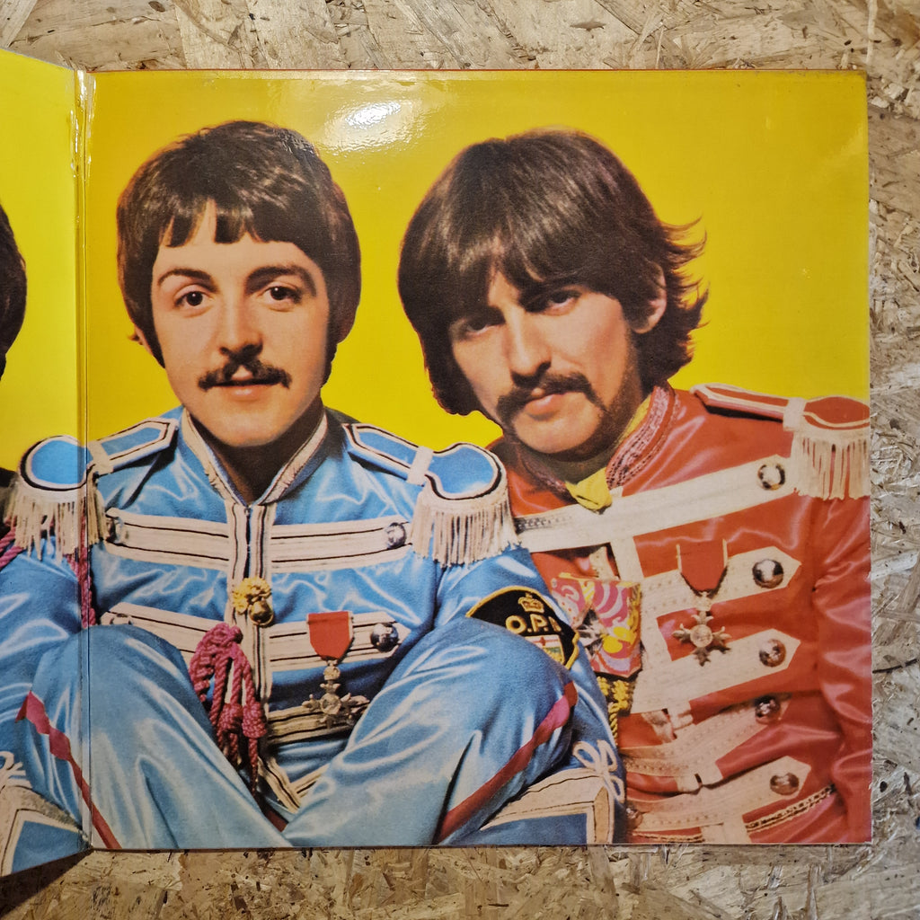 The Beatles – Sgt. Pepper's Lonely Hearts Club Band (1975 UK Reissue)