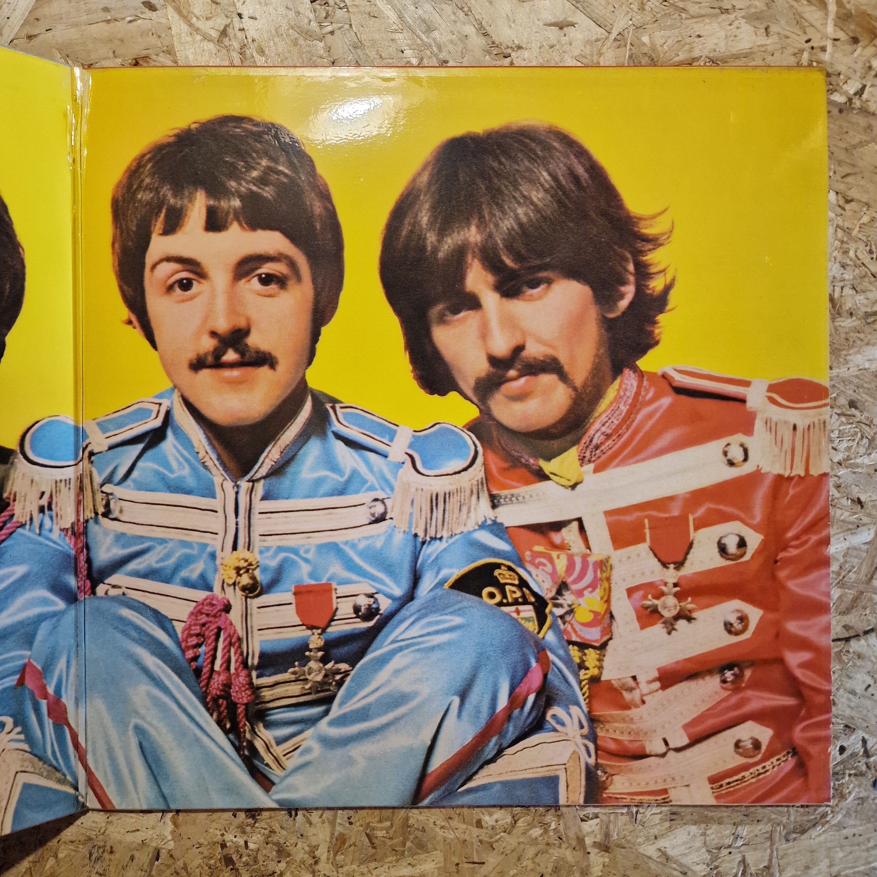 The Beatles – Sgt. Pepper's Lonely Hearts Club Band (1975 UK Reissue)