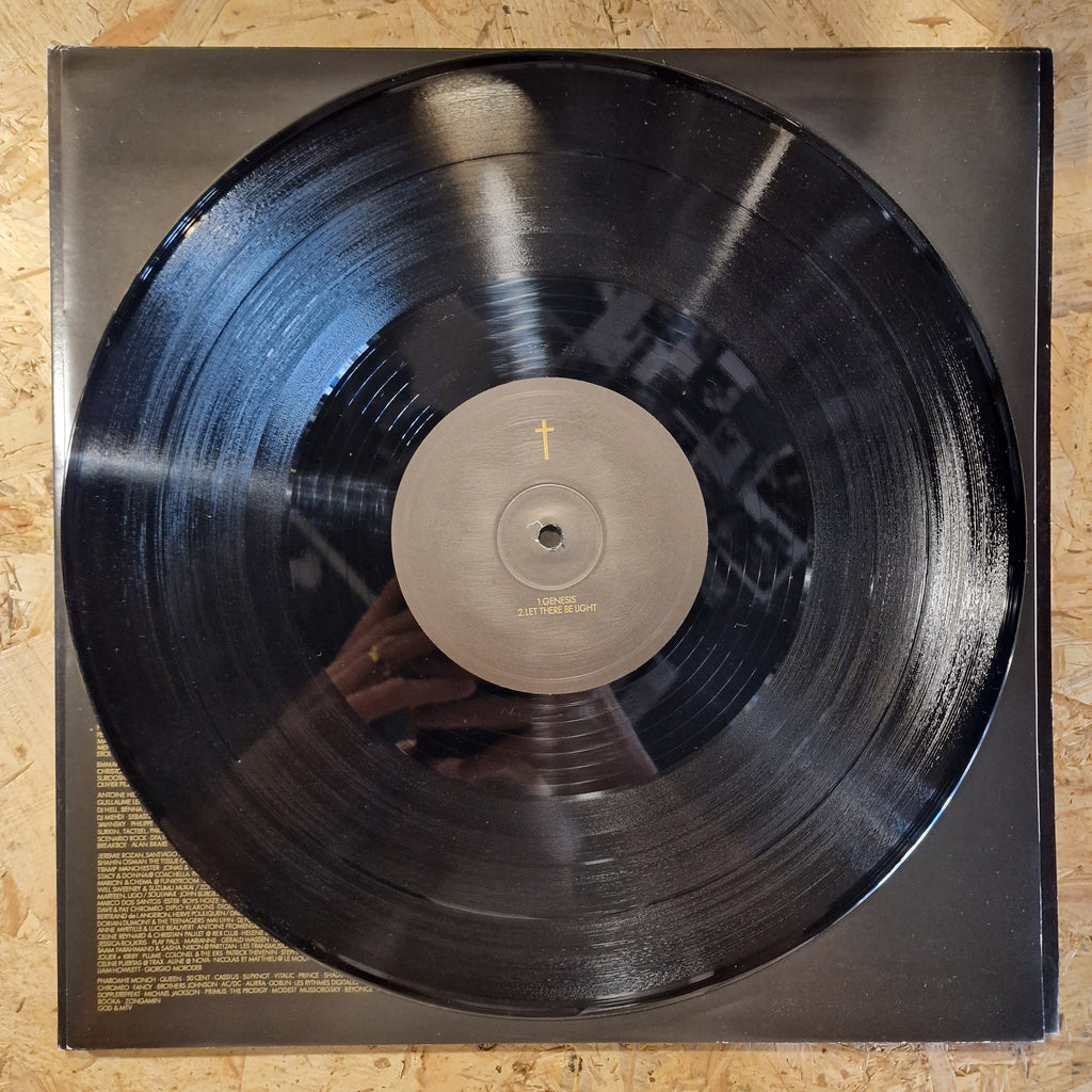 Justice – † (Cross)