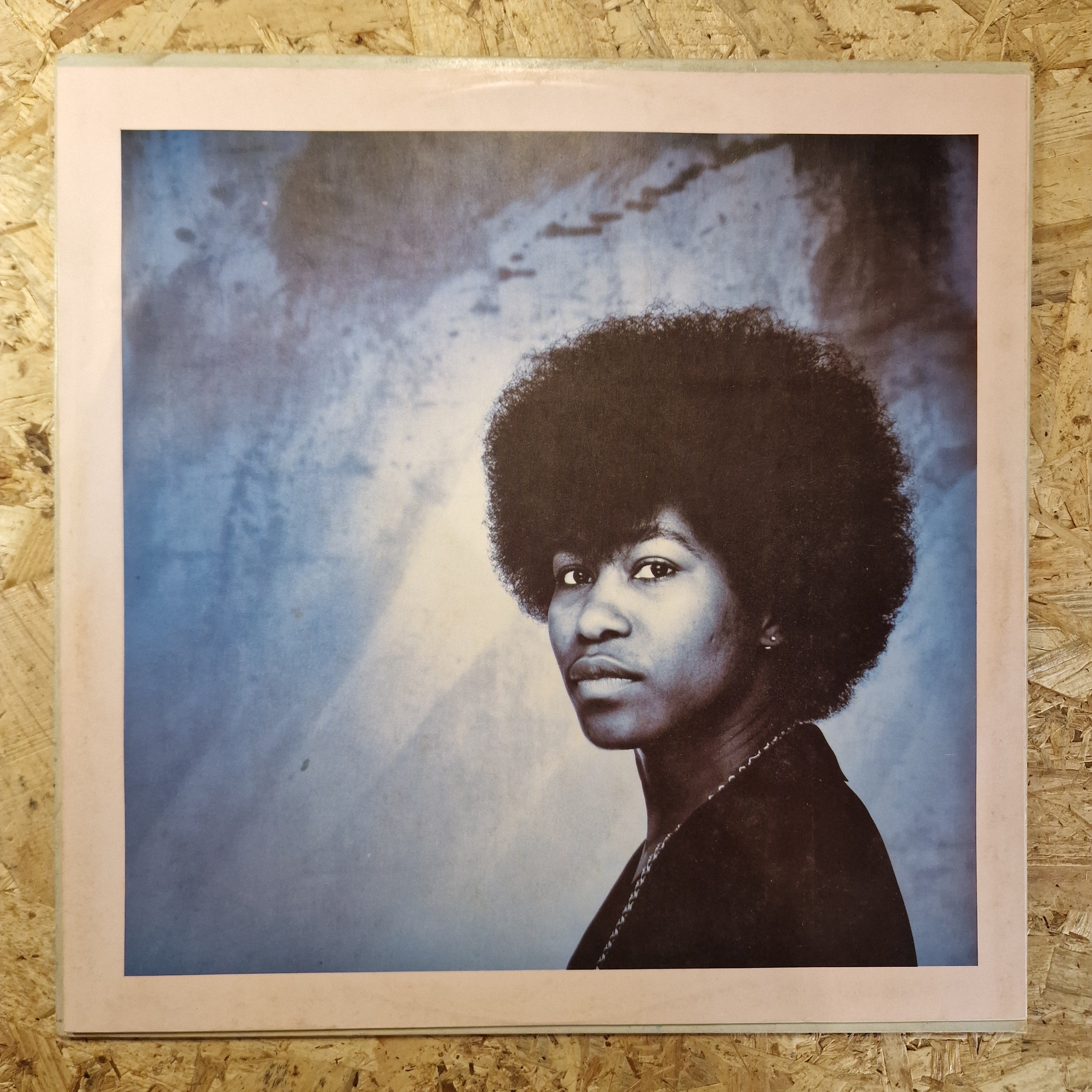 Joan Armatrading – Walk Under Ladders