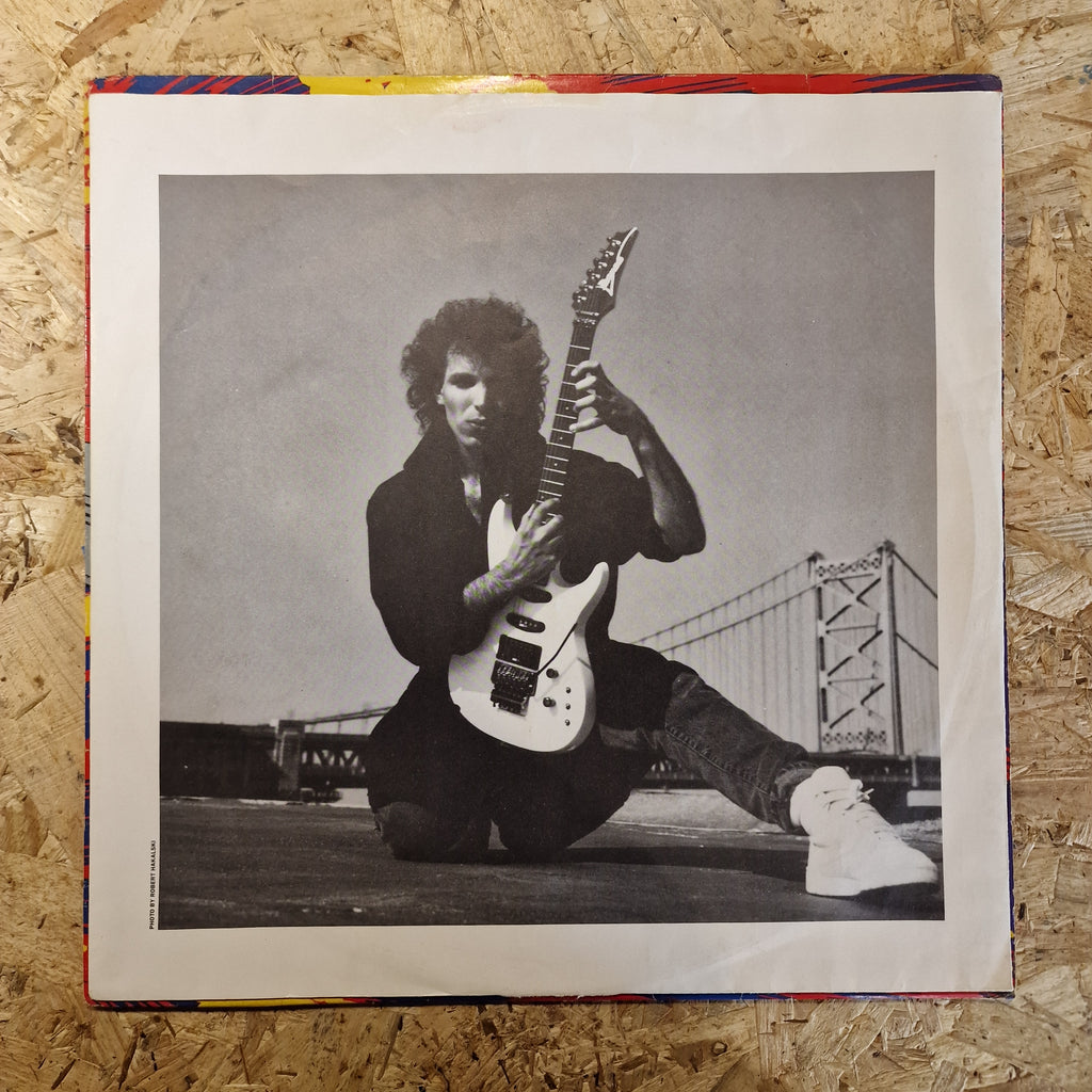 Joe Satriani – Surfing With The Alien