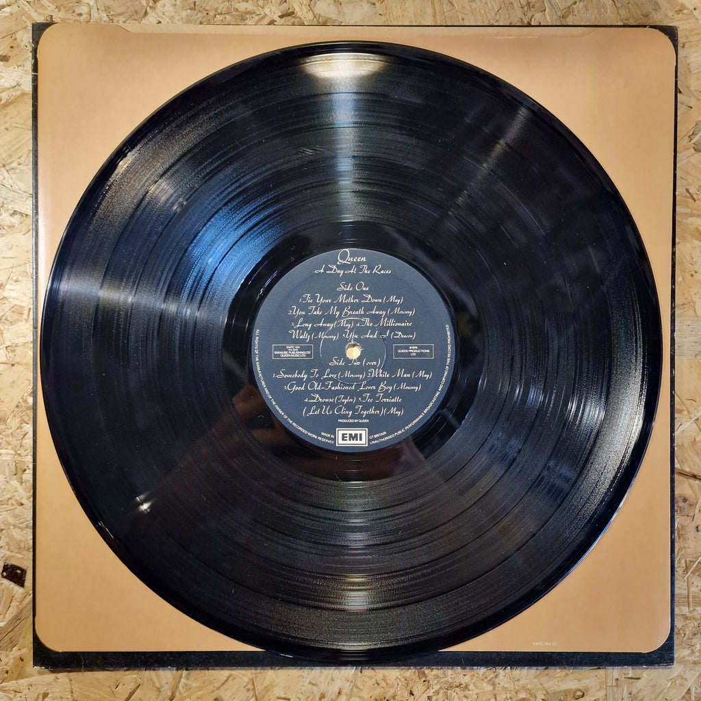Queen ‎– A Day At The Races 1976 UK Press