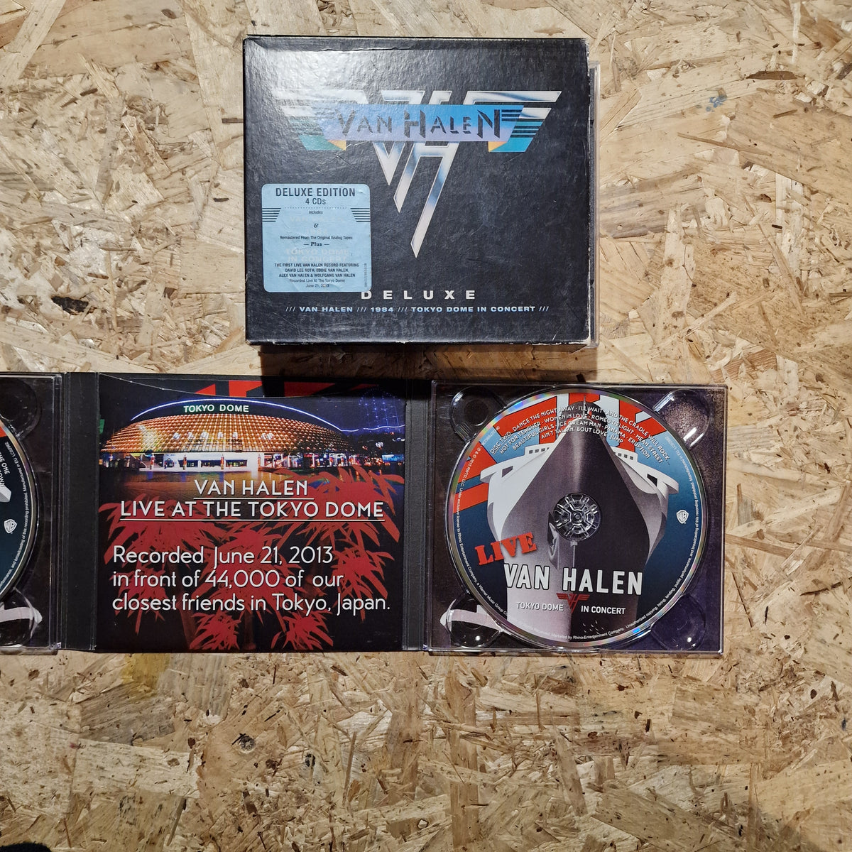 Van Halen – Deluxe