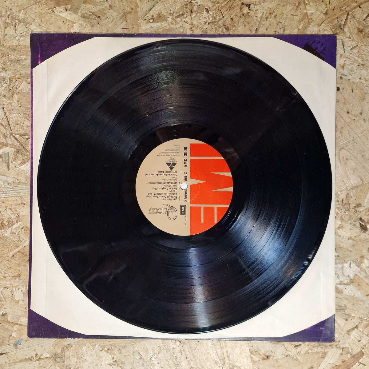 Queen – Queen